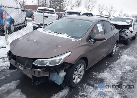 2019 Chevrolet Cruze Ls z USA, uszkodzony, nr VIN 1G1BC5SM1K7127890